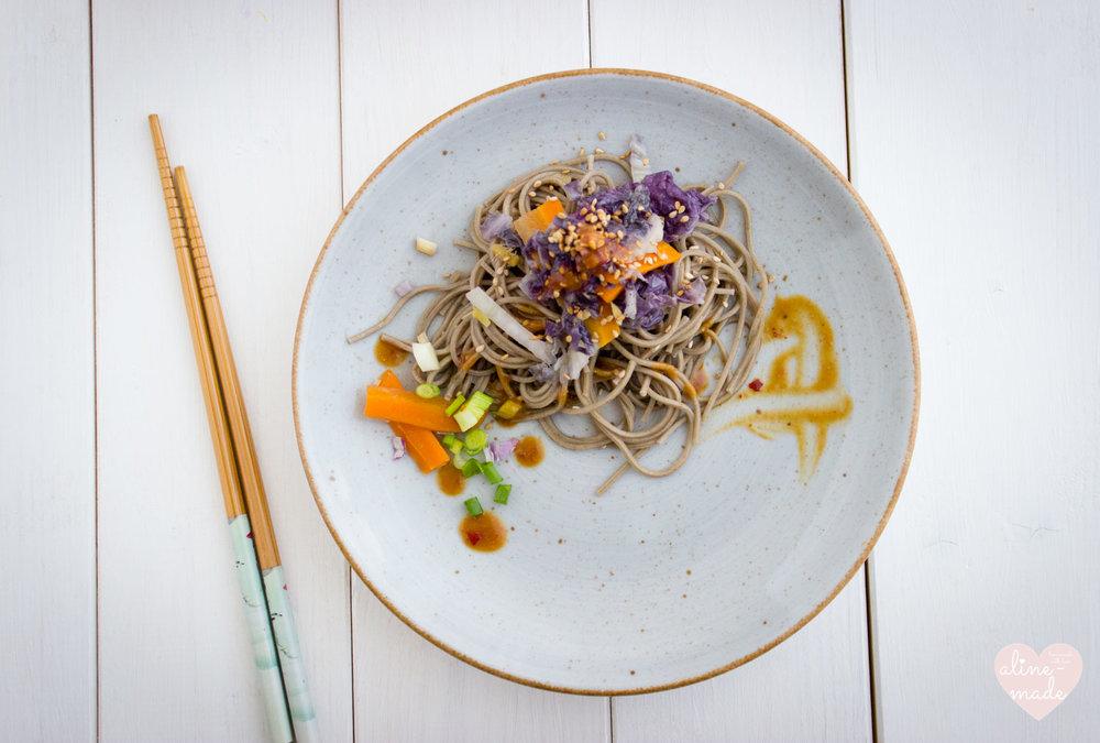 veggie-soba-noodles-with-miso-sauce-flat-lay