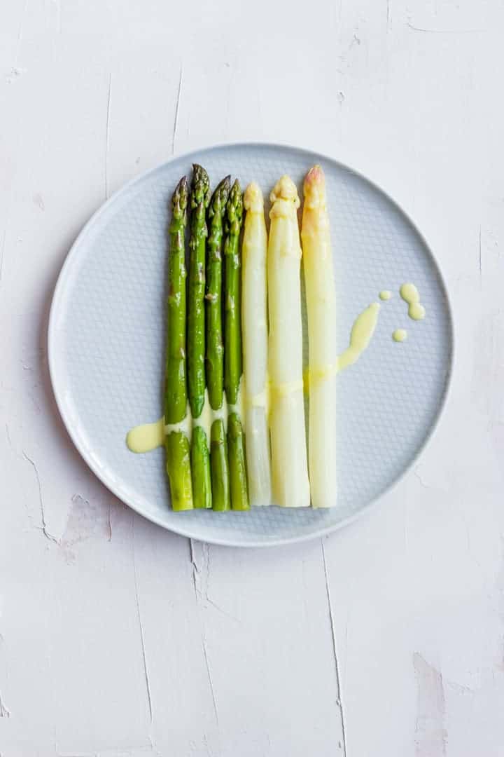 Steamed Asparagus with Sauce Hollandaise