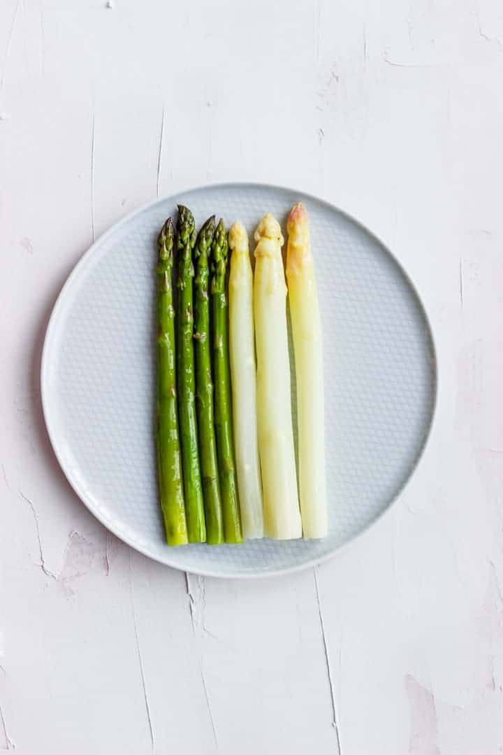 Steamed Asparagus with Sauce Hollandaise