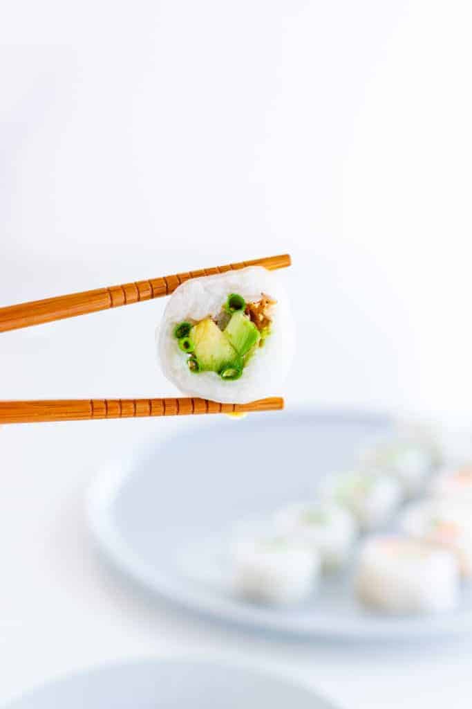 Veganes Sushi mit Reispapier