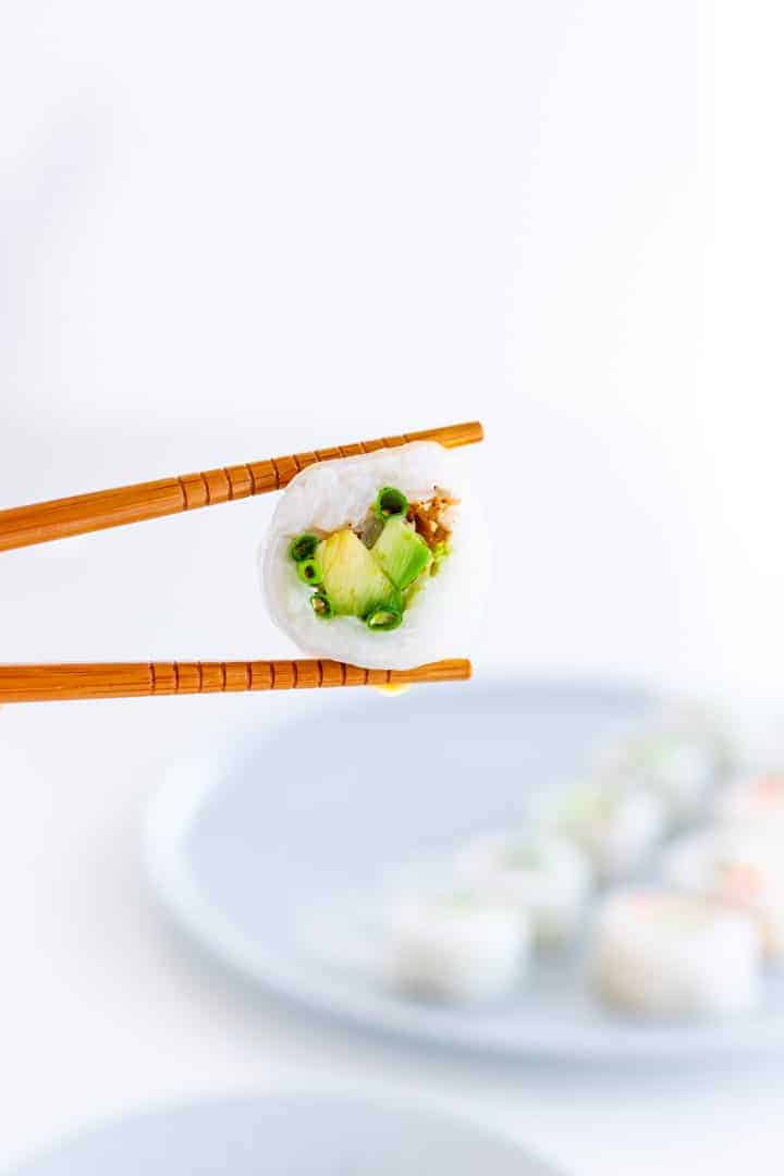 Veganes Sushi mit Reispapier