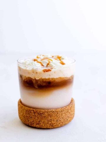 iced vanilla latte recipe served in a glass