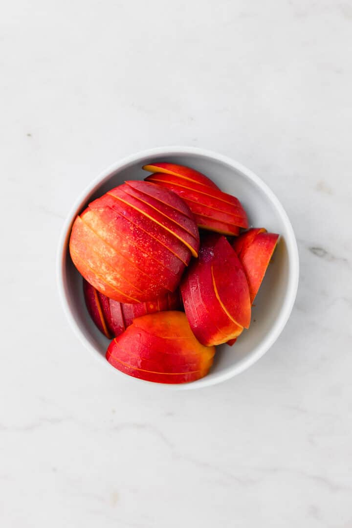 sliced nectarines in a blue bowl