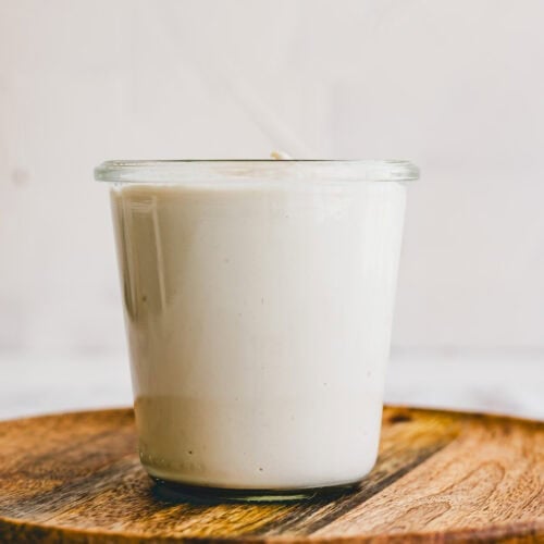 cashew sahne in einem glas