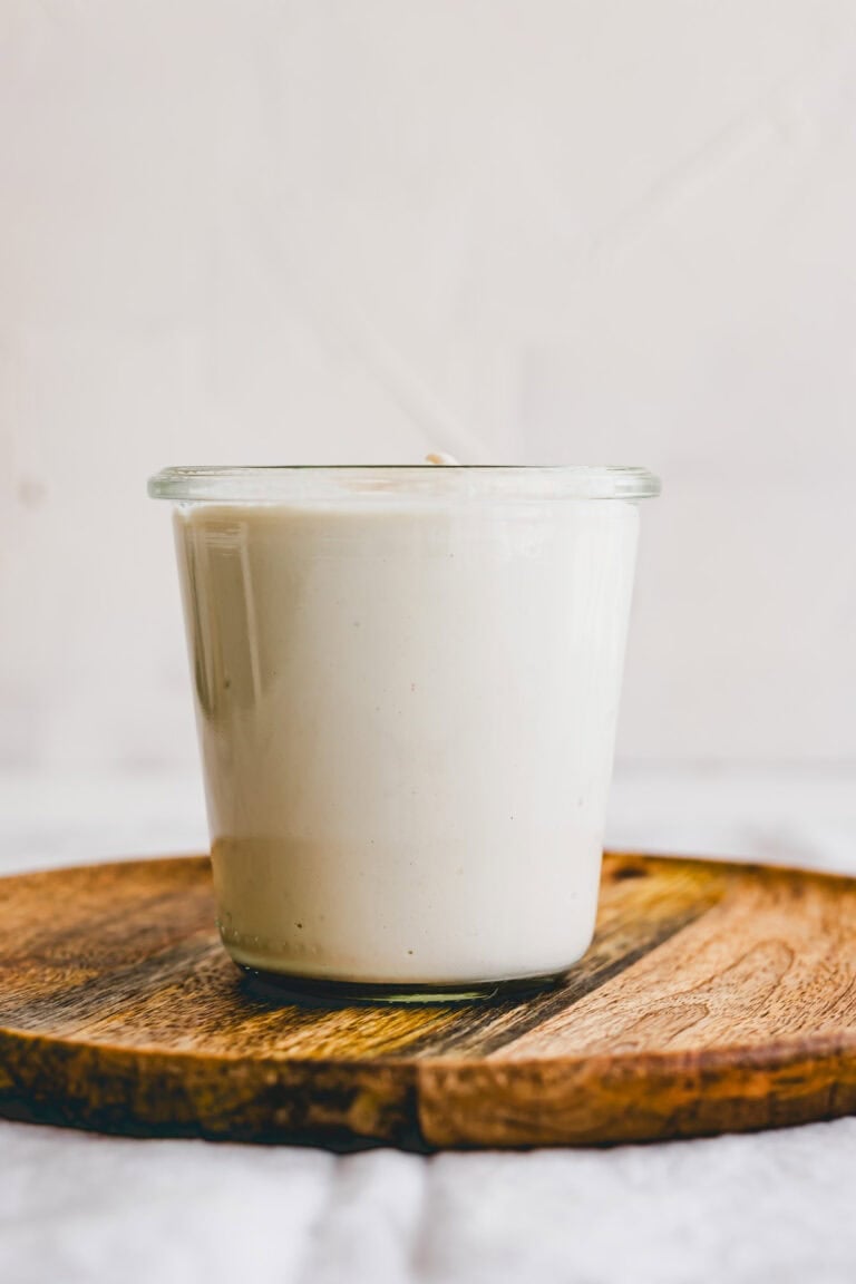 cashew sahne in einem glas