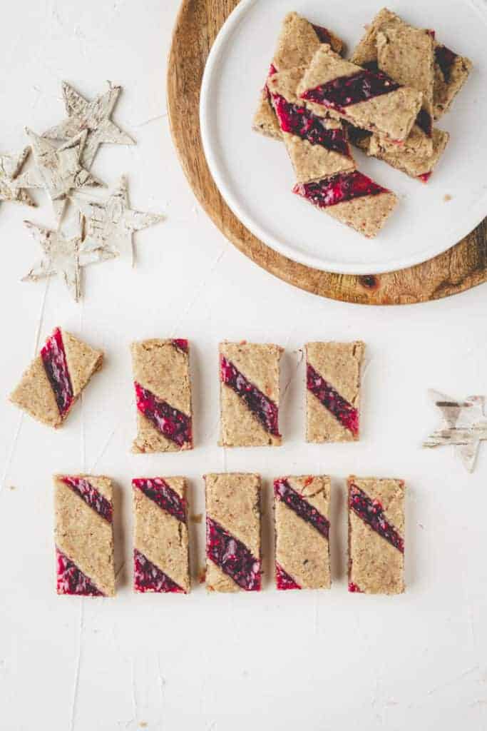 linzer cookies with raspberry jam