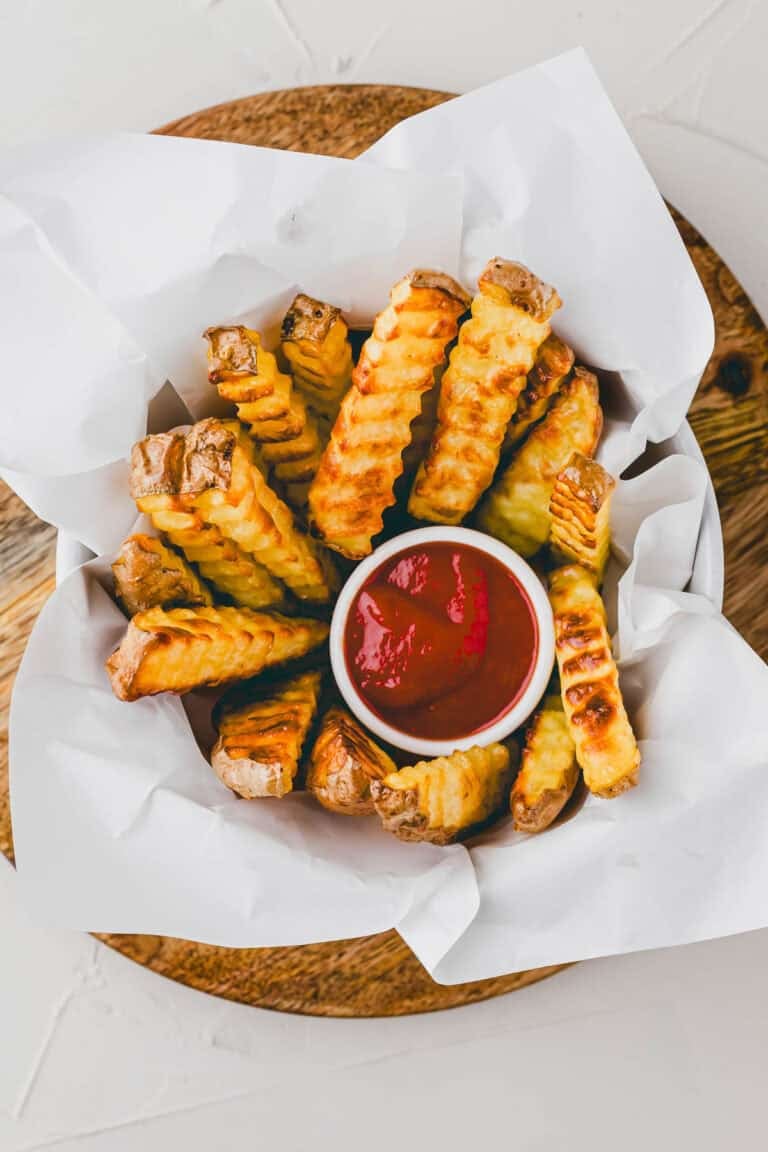 selbstgemachte backofen pommes mit ketchup