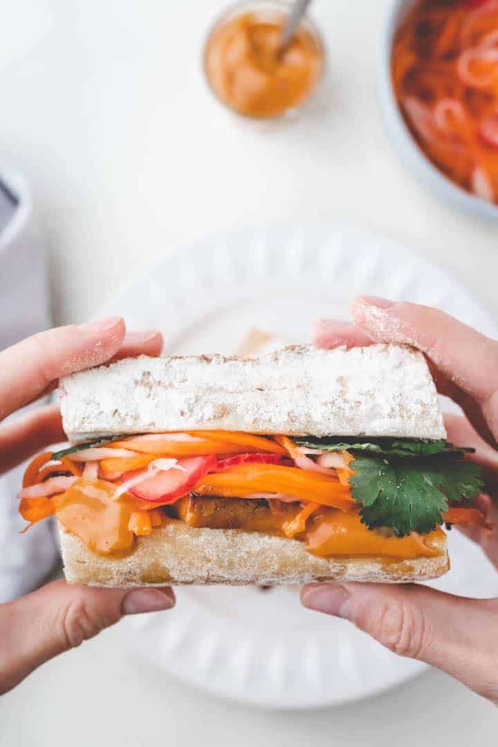 vietnamesisches tofu banh mi sandwich
