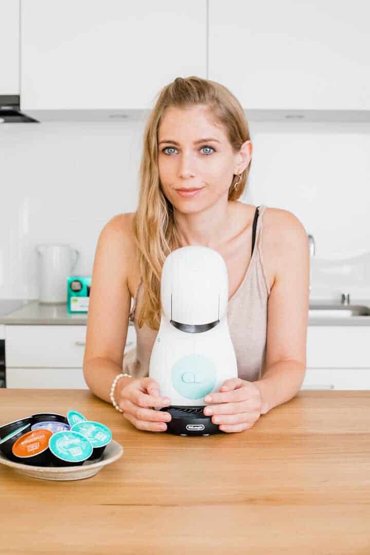 aline cueni mit  einer dolce gusto piccolo xs