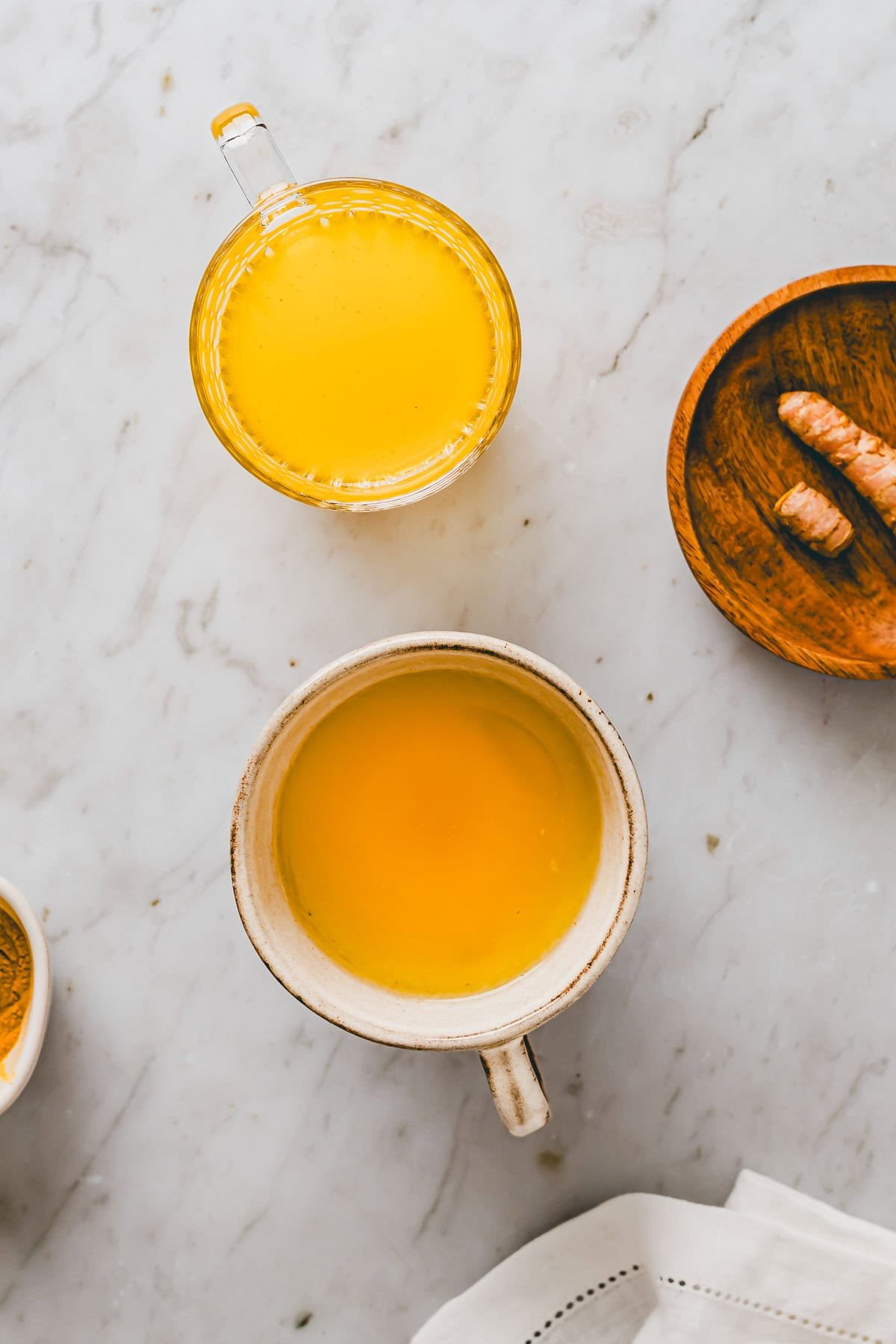 lemon ginger turmeric tea in two cups
