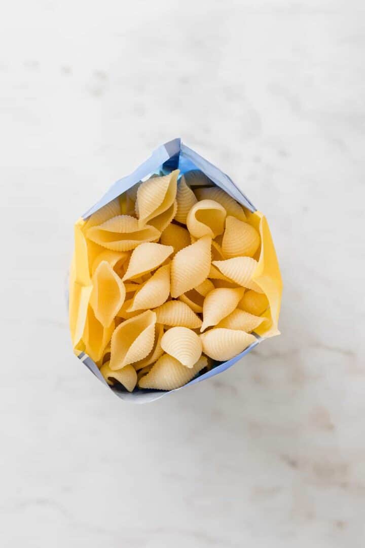 Conchiglie Rigate (muschel pasta) in einem sack