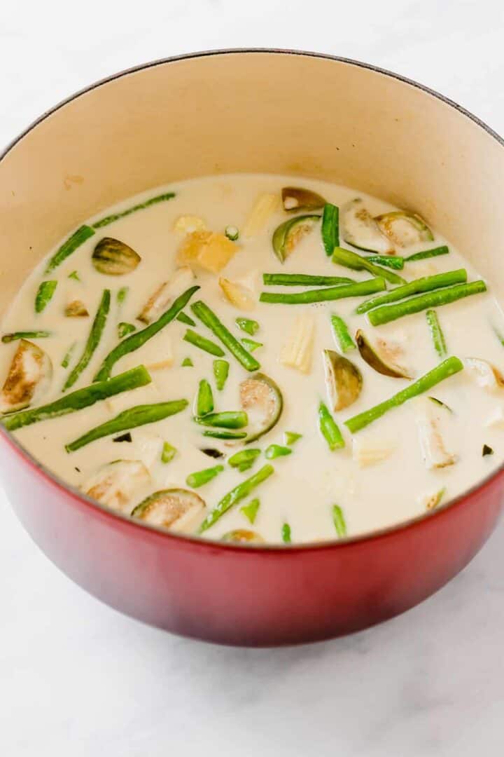 vegan green thai curry in a red pot