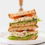 veganes sandwich mit veganem thunfisch