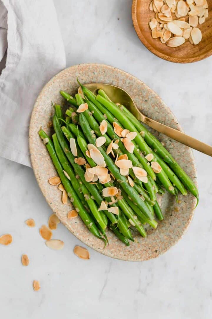 green beans almondine with garlic and shallots