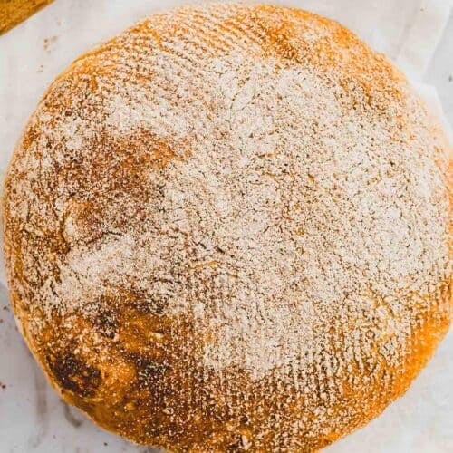 fertig gebackenes brot ohne kneten
