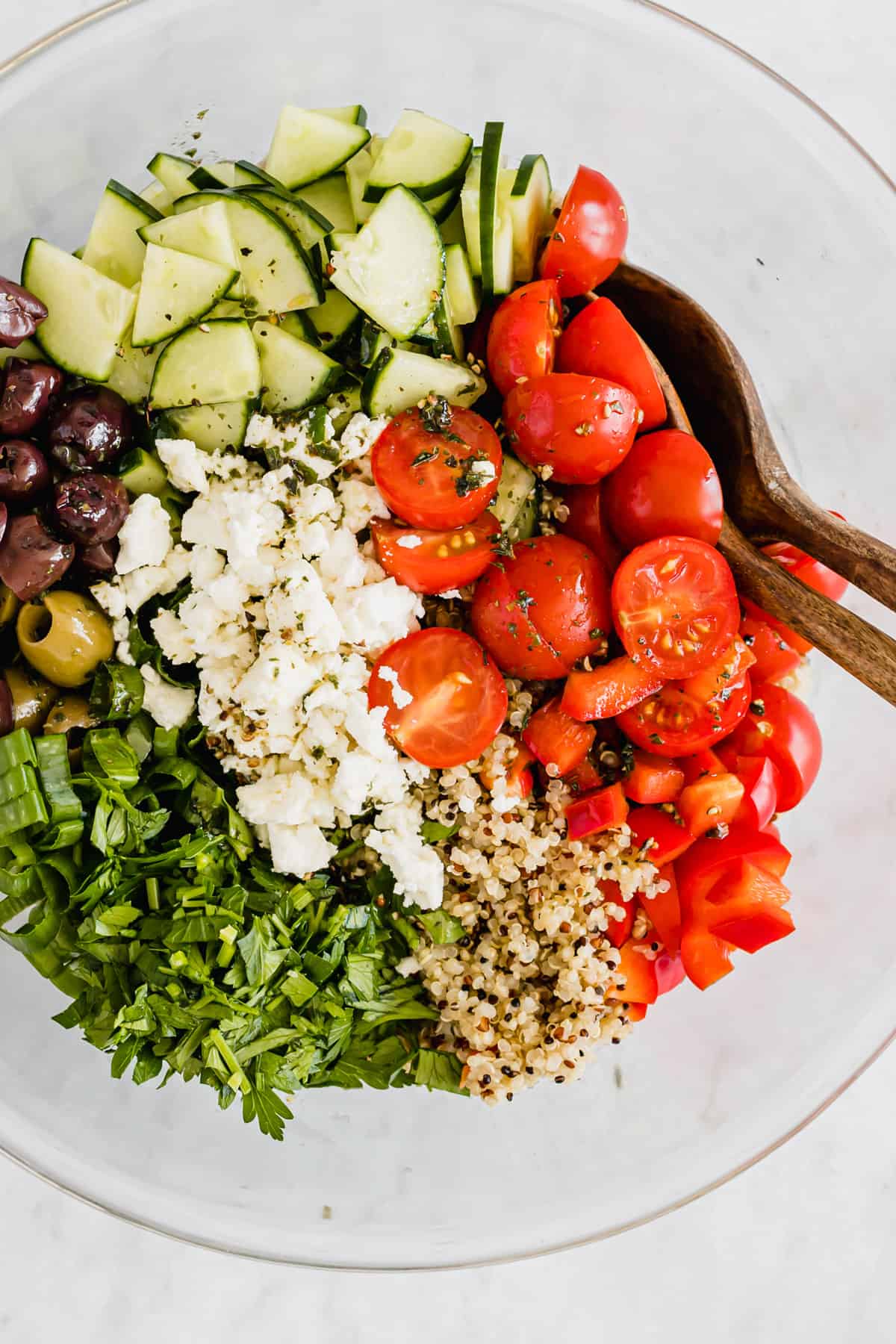 Griechischer Quinoa Salat mit Feta (Vegane Feta Option) | Aline Made