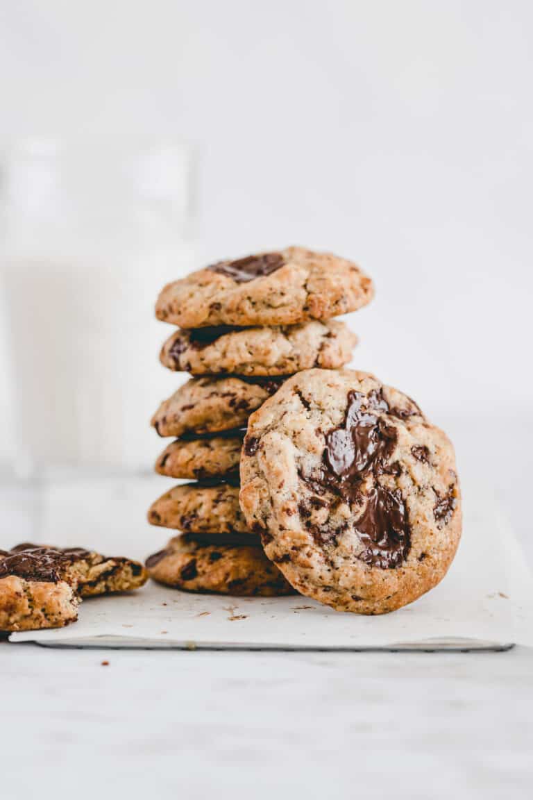 Vegan Oatmeal Chocolate Chip Cookies