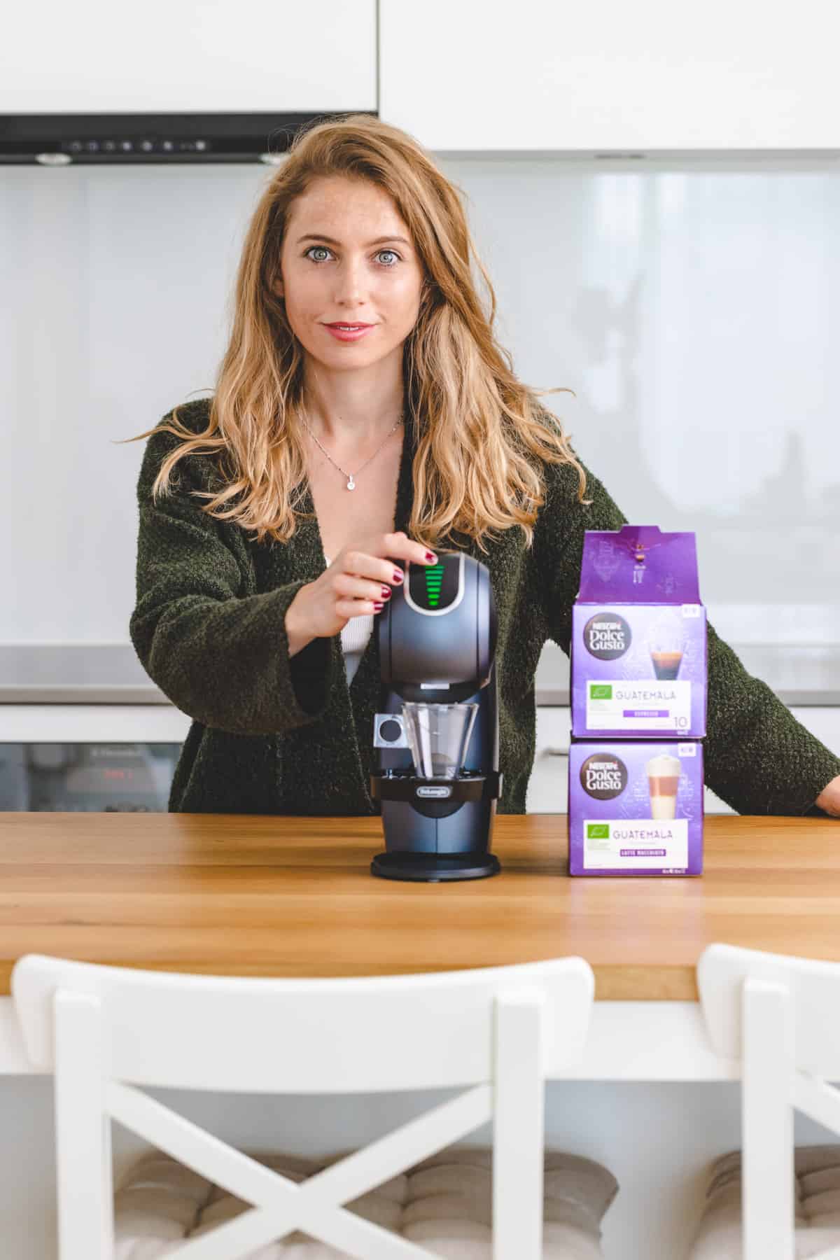 aline cueni next to the new genio s touch by NESCAFÉ Dolce Gusto