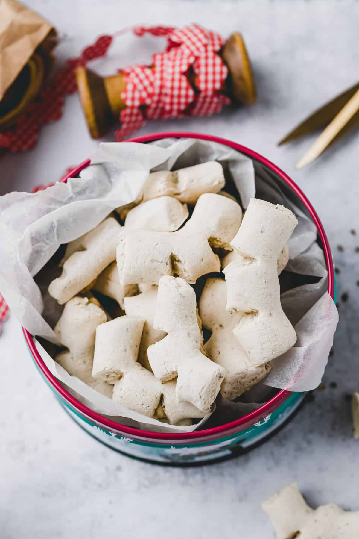 german anise cookies in a cookie tin