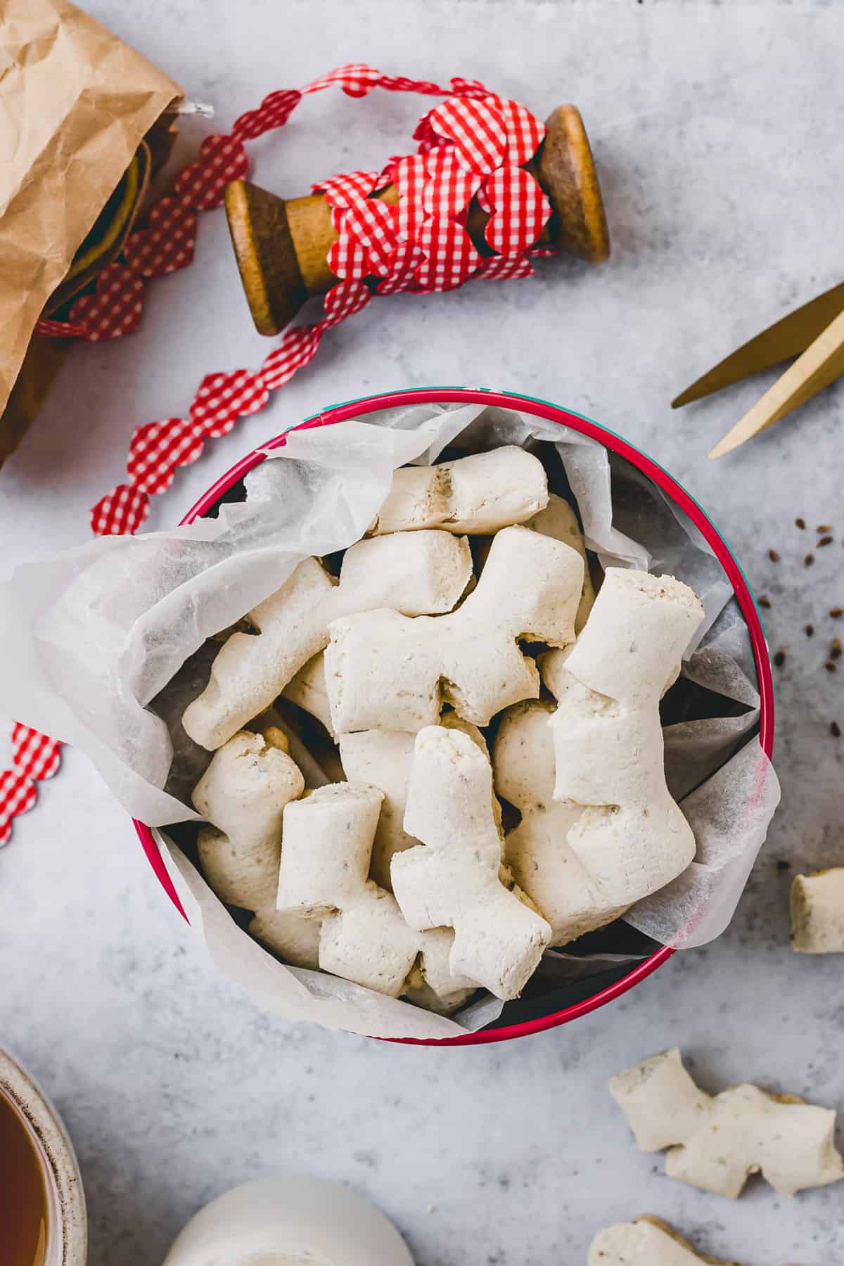 anise christmas cookies in a cookie tin