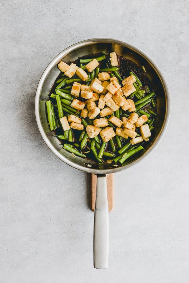 Asiatisch gebratener Tofu mit grünen Bohnen | Aline Made