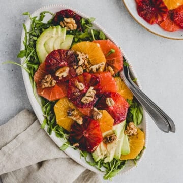 Wintersalat mit Orangen, Grapefruit, Rucola und Avocado