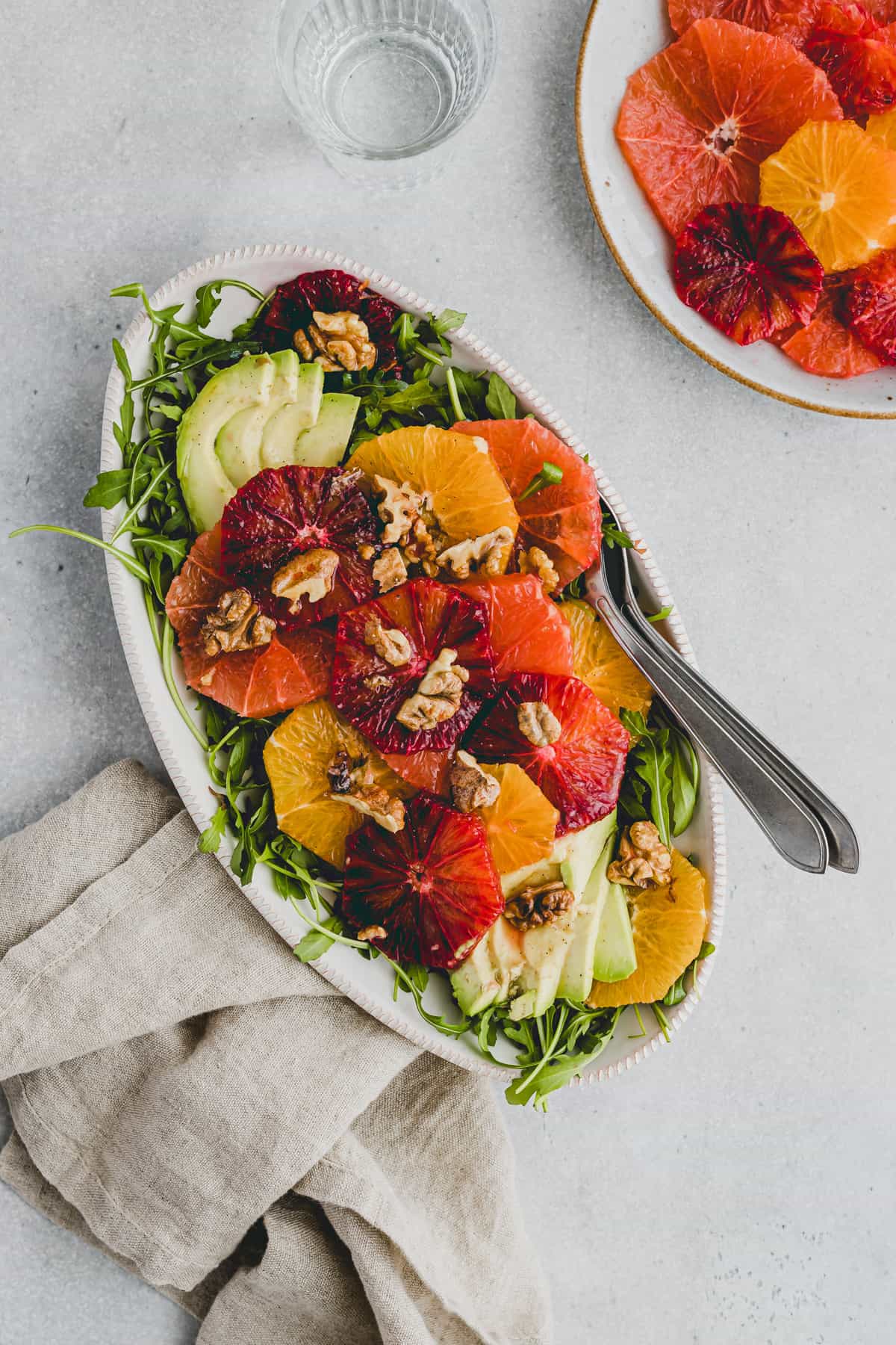 Wintersalat mit Orangen, Grapefruit, Rucola und Avocado