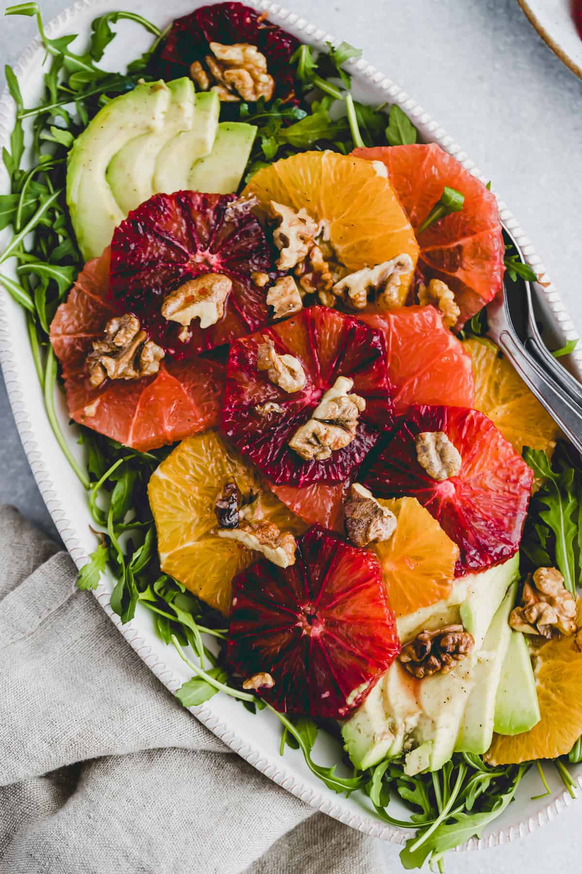 rucola salat mit orangen, avocado, und grapefruit