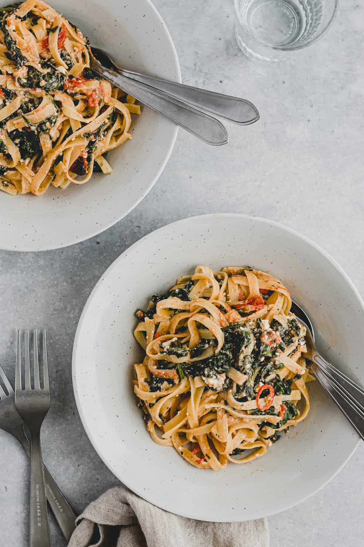 Baked Feta Pasta - Gebackener Feta Spinat Nudeln | Aline Made