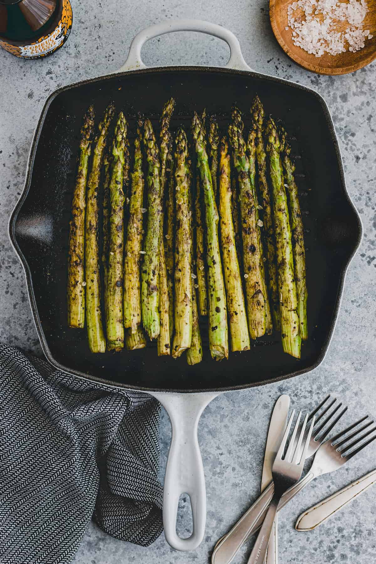 green asparagus in a cast iron skillet pan