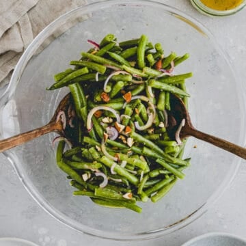 green bean salad with red onion and almonds