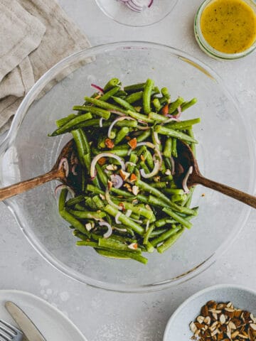 green bean salad with red onion and almonds
