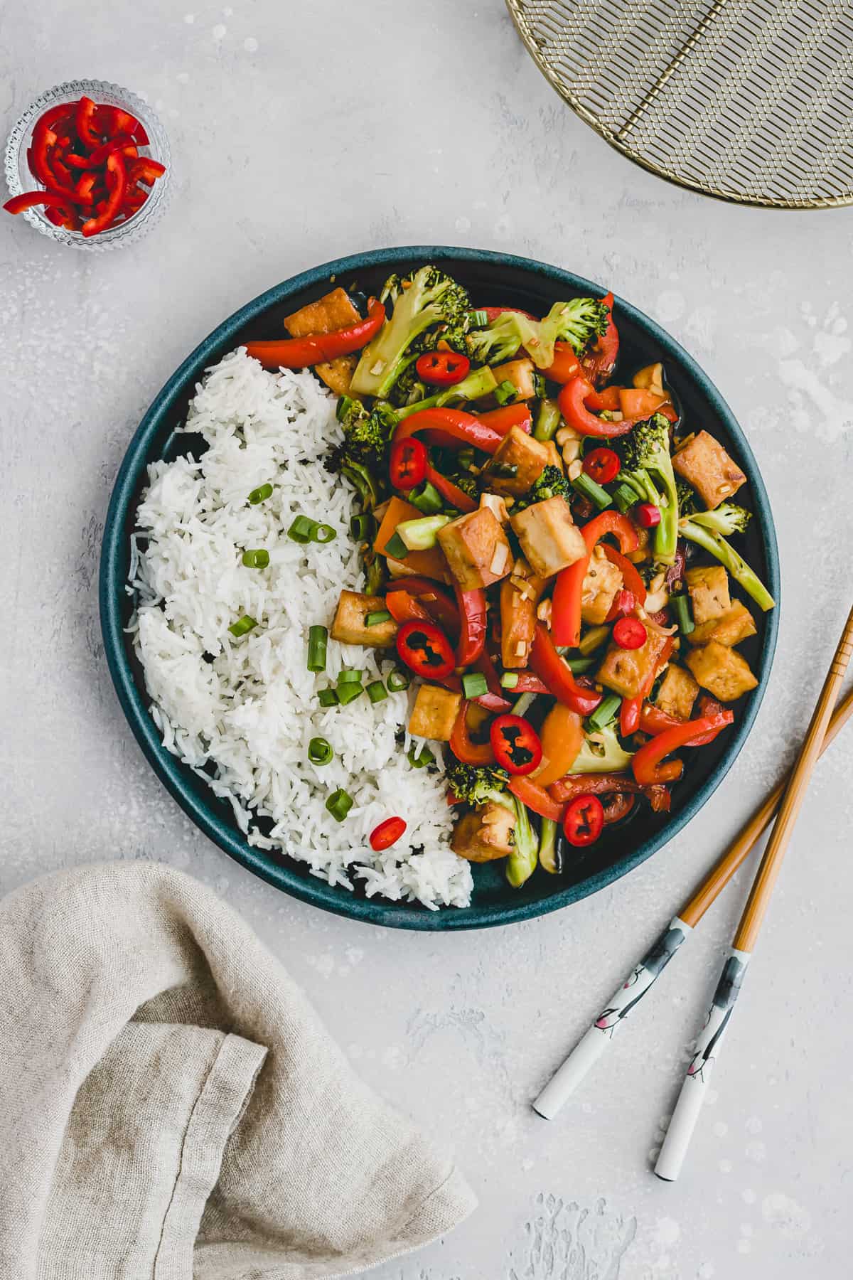 Tofu Stir Fry - Asiatisch gebratener Tofu mit Gemüse | Aline Made