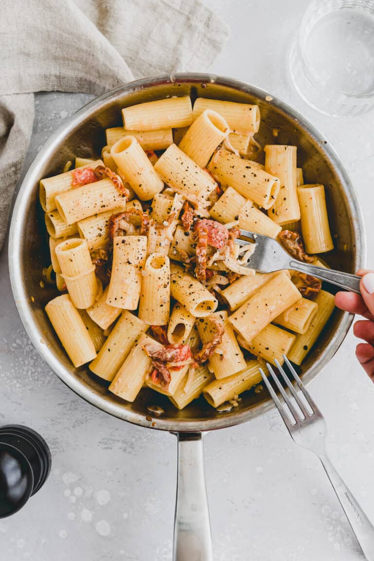 Cremige Nudeln mit getrockneten Tomaten