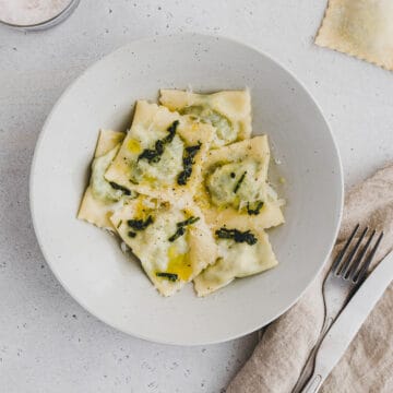 homemade spinach ricotta ravioli