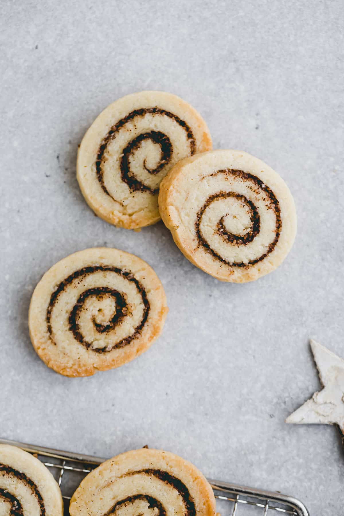 the vegan cinnamon roll cookies