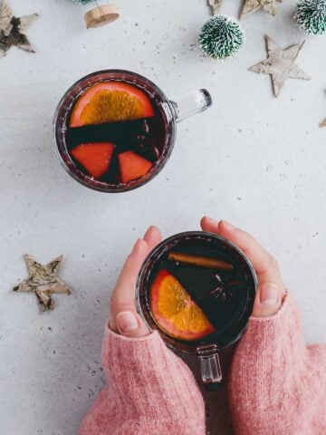 german ginger mulled wine in two glasses