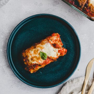 spinach ricotta cannelloni on a plate