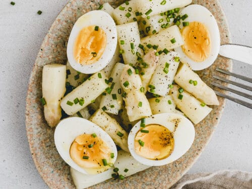 Spargelsalat mit Ei