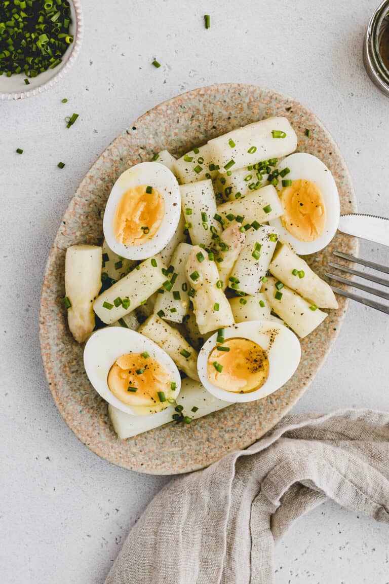 Spargelsalat mit Ei