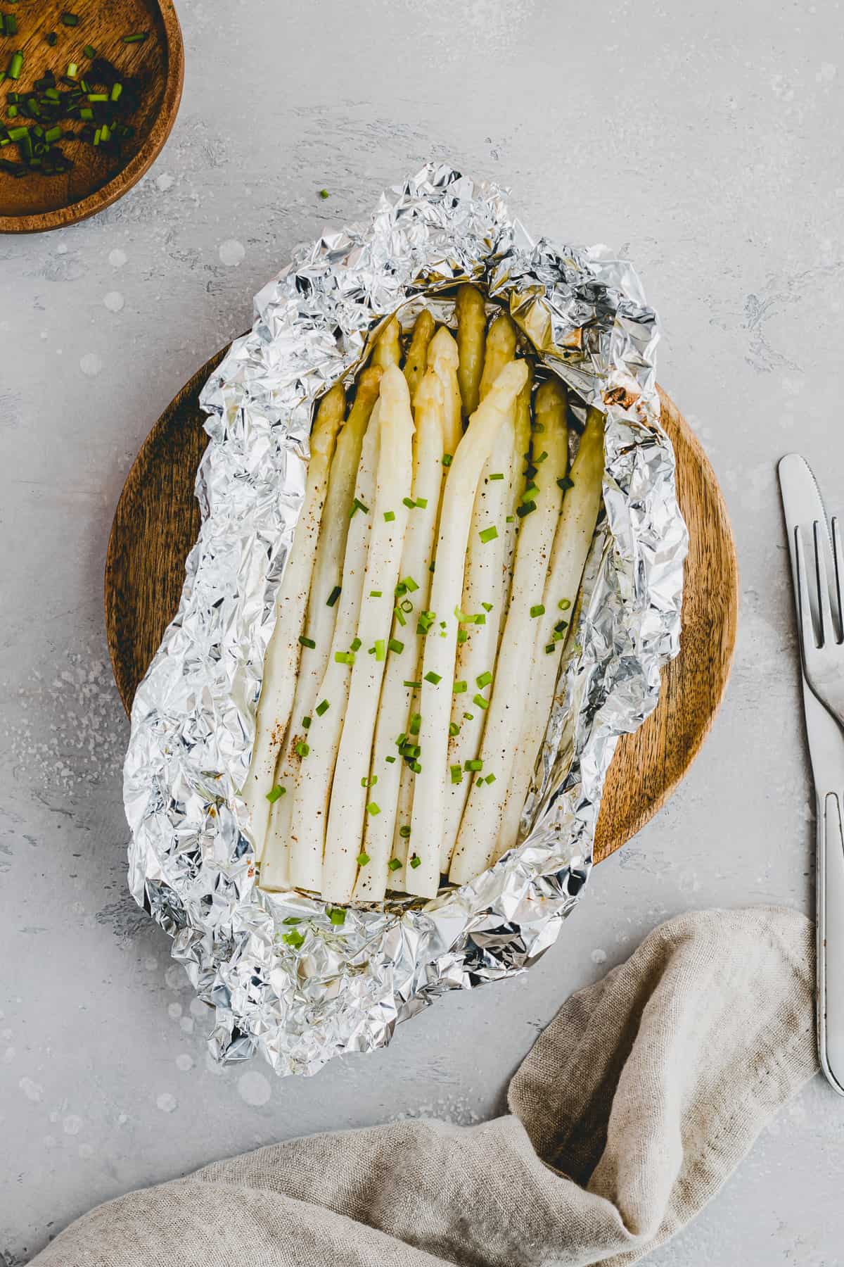 weisser spargel in alufolie gebacken