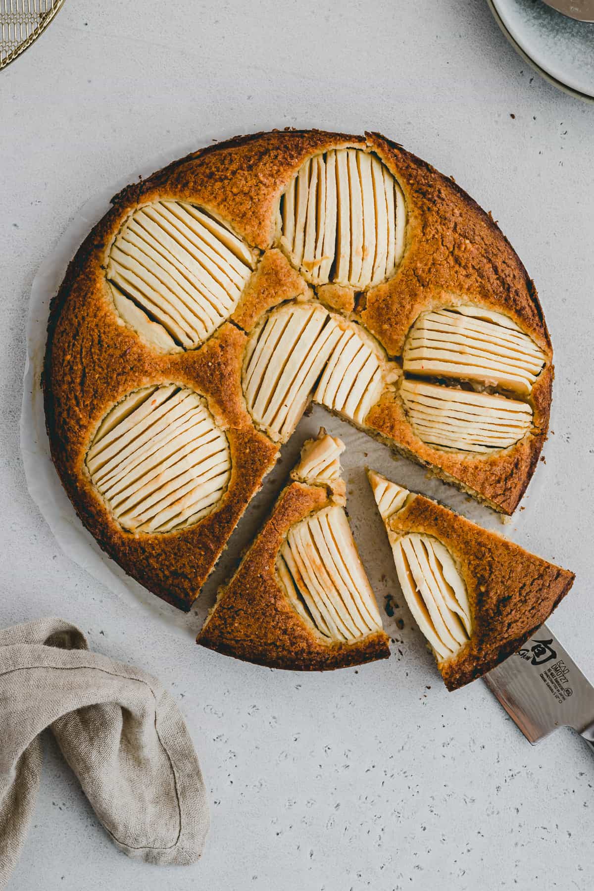 angeschnittener apfelkuchen ohne zucker