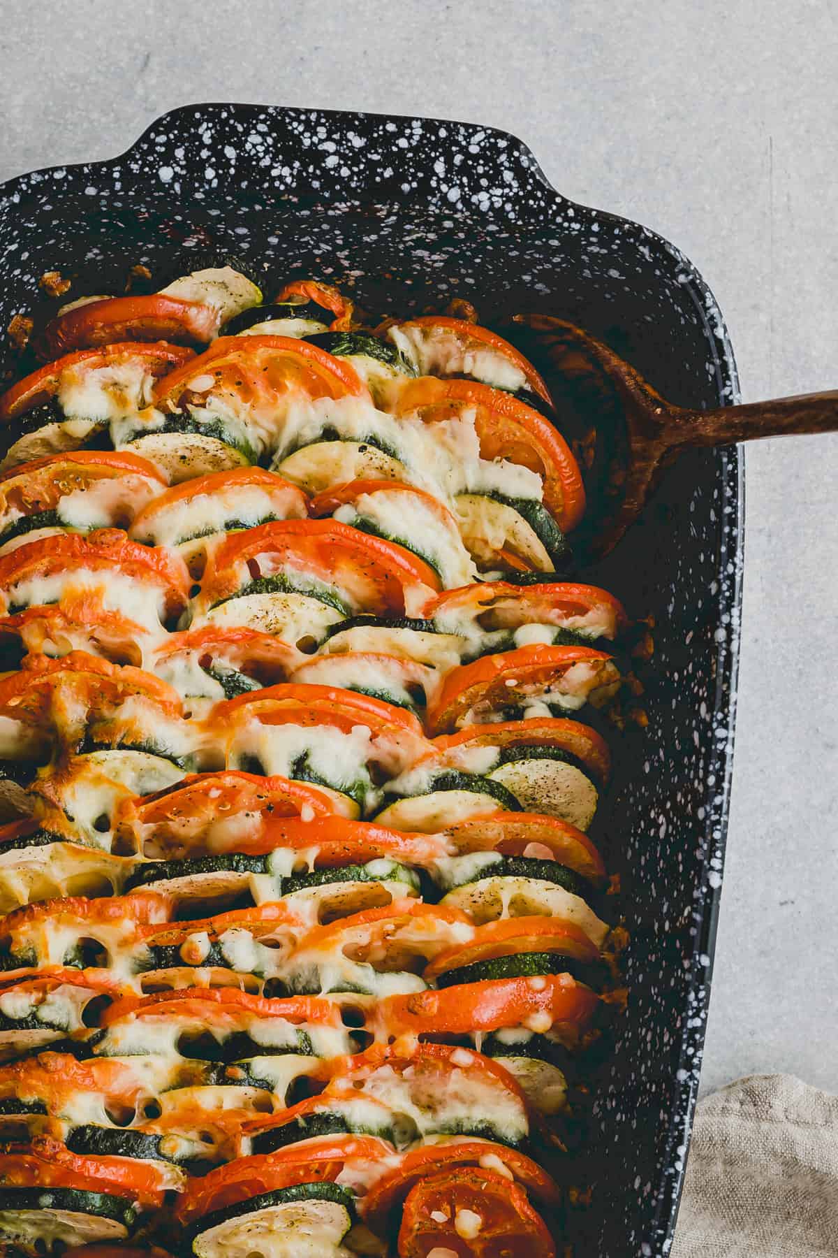 zucchini tomaten gratin mit käse überbacken