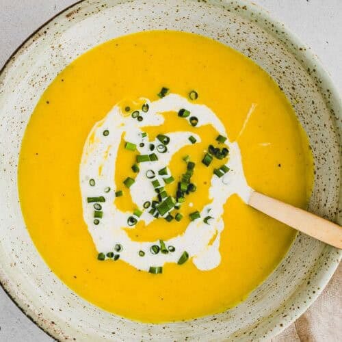 kartoffel lauch suppe in einer schüssel