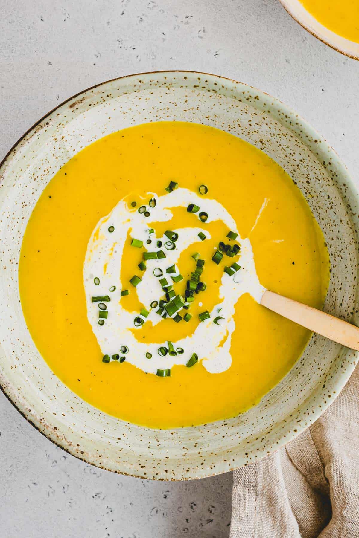kartoffel lauch suppe in einer schüssel