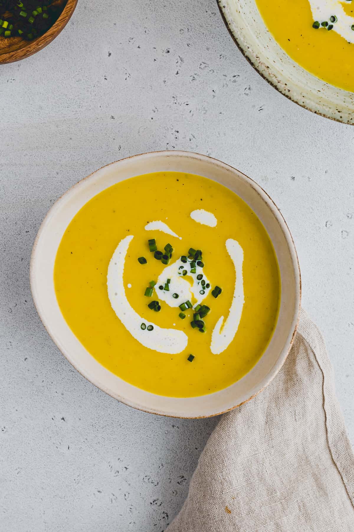 vegan leek potato soup decorated with chives