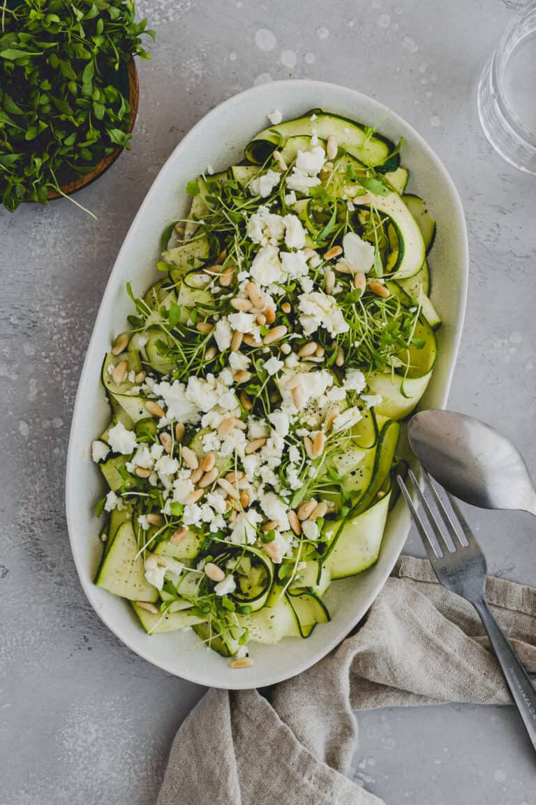 Roher Zucchinisalat mit Feta