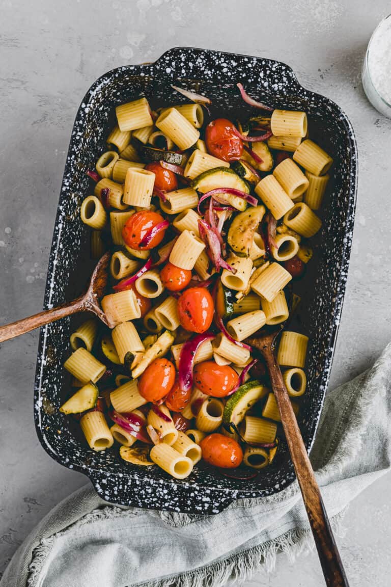 Pasta mit Zucchini und Tomaten