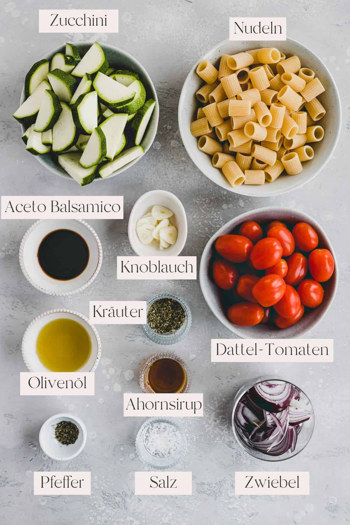 Pasta mit Zucchini und Tomaten