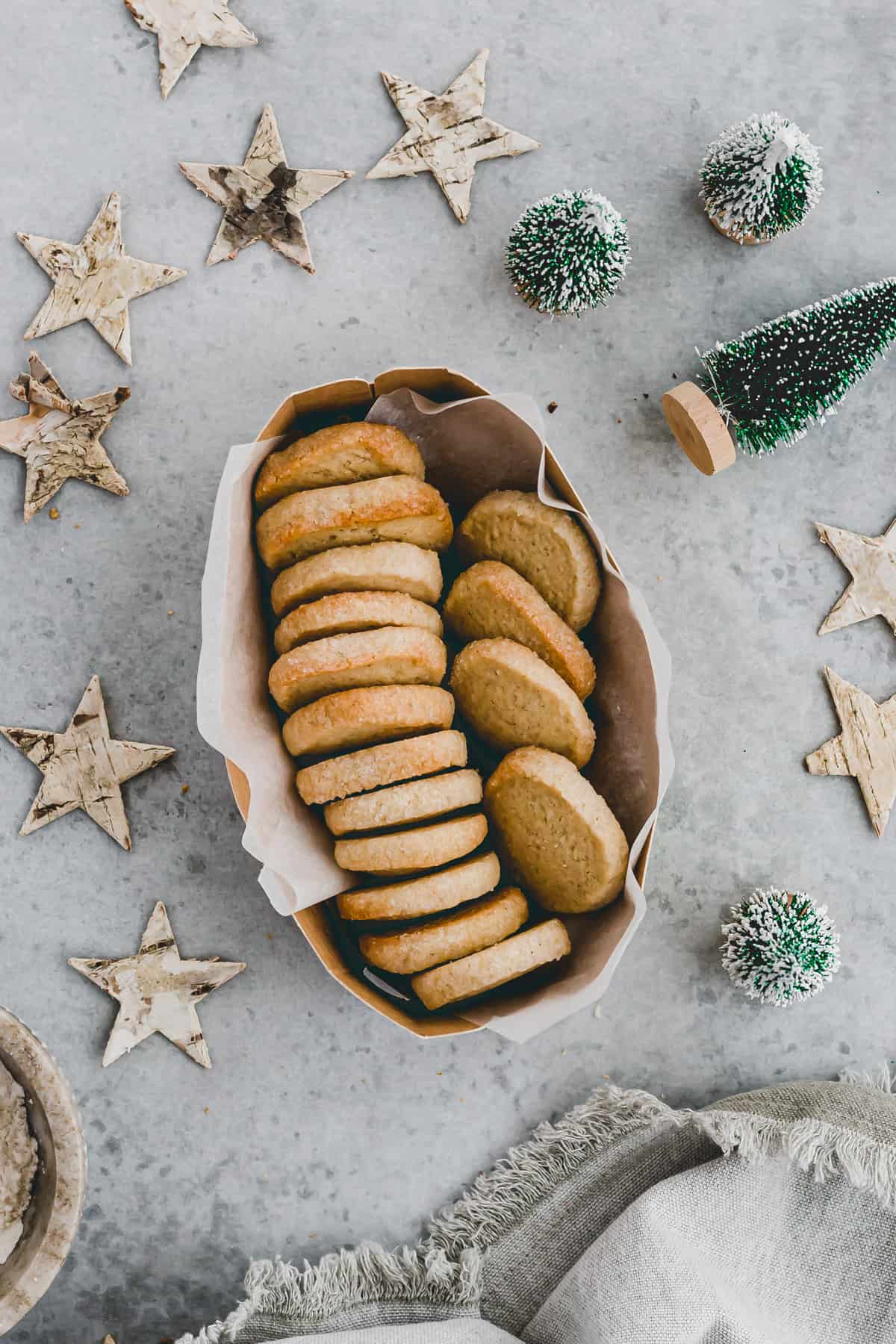 french sable cookies in a box